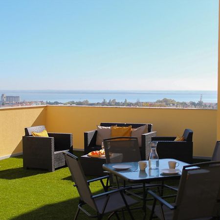 One Bedroom Apartment With Stunning River Views And Private Rooftop! Lisbon Exterior photo