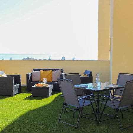One Bedroom Apartment With Stunning River Views And Private Rooftop! Lisbon Exterior photo