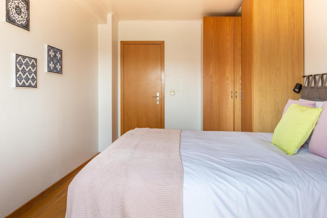 One Bedroom Apartment With Stunning River Views And Private Rooftop! Lisbon Exterior photo
