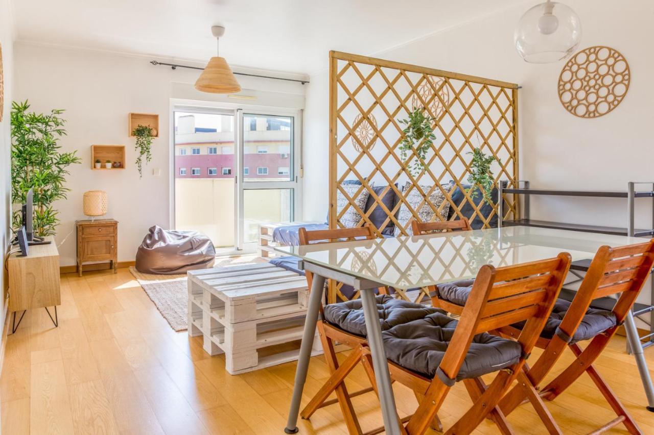 One Bedroom Apartment With Stunning River Views And Private Rooftop! Lisbon Exterior photo